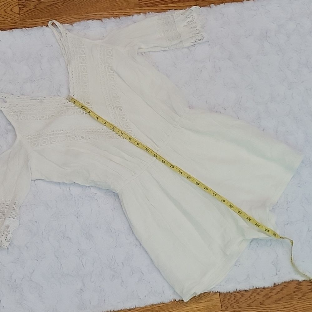 Maurices White Off Shoulder Romper, Women's Small, Great Condition! - Picture 4 of 10